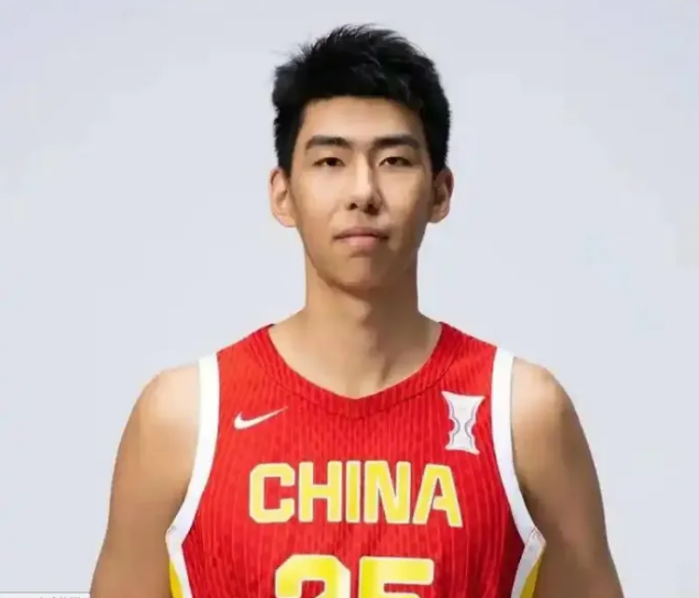 手机游戏下载-中国男篮首战12人名单：徐昕庞峥麟等6人首秀 胡明轩赵继伟缺席